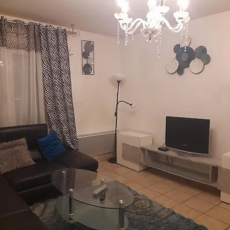 2 Chambres Et Salon *