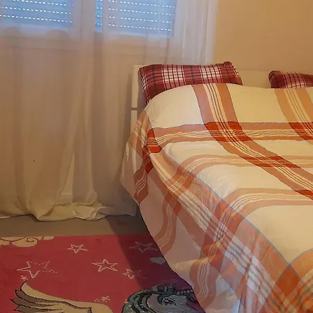 2 Chambres Et Salon *